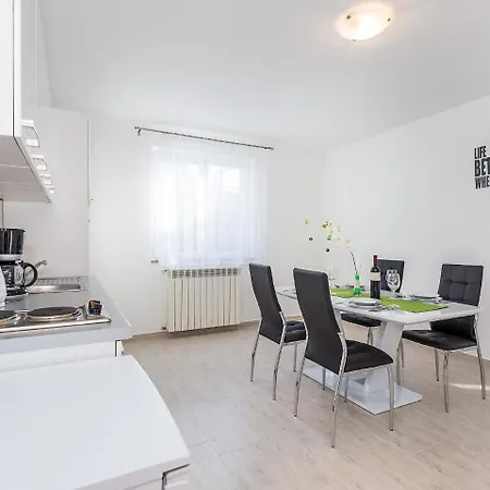 Apartment A5 *